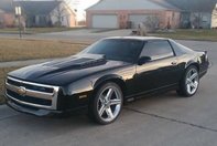 Chevrolet Camaro cu grila de Silverado