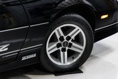 Chevrolet Camaro IROC-Z cu 17 kilometri la bord