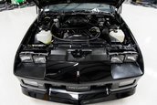 Chevrolet Camaro IROC-Z cu 17 kilometri la bord
