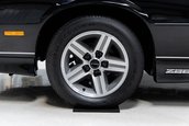 Chevrolet Camaro IROC-Z cu 17 kilometri la bord