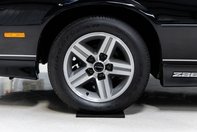 Chevrolet Camaro IROC-Z cu 17 kilometri la bord