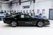 Chevrolet Camaro IROC-Z cu 17 kilometri la bord