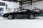 Chevrolet Camaro IROC-Z cu 17 kilometri la bord