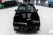 Chevrolet Camaro IROC-Z cu 17 kilometri la bord