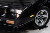 Chevrolet Camaro IROC-Z cu 17 kilometri la bord