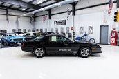 Chevrolet Camaro IROC-Z cu 17 kilometri la bord