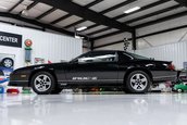 Chevrolet Camaro IROC-Z cu 17 kilometri la bord