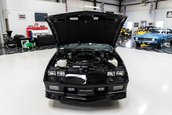 Chevrolet Camaro IROC-Z cu 17 kilometri la bord