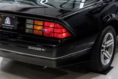Chevrolet Camaro IROC-Z cu 17 kilometri la bord