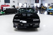 Chevrolet Camaro IROC-Z cu 17 kilometri la bord