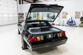 Chevrolet Camaro IROC-Z cu 17 kilometri la bord