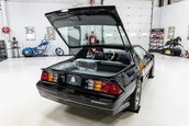 Chevrolet Camaro IROC-Z cu 17 kilometri la bord