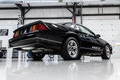 Chevrolet Camaro IROC-Z cu 17 kilometri la bord