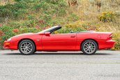 Chevrolet Camaro SS Convertible 35th Anniversary Edition cu 366 de kilometri la bord