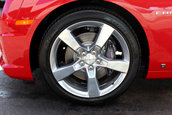 Chevrolet Camaro SS cu 9 kilometri la bord