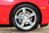 Chevrolet Camaro SS cu 9 kilometri la bord