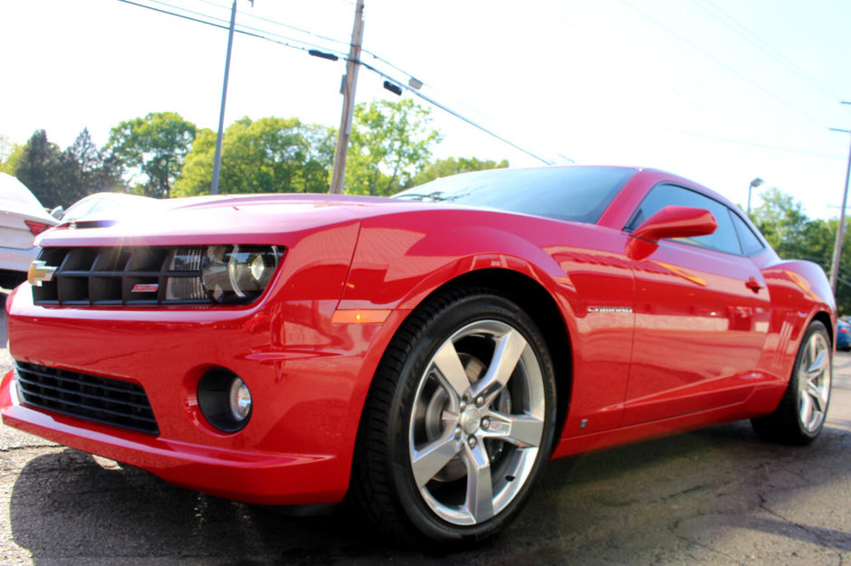 Chevrolet Camaro SS cu 9 kilometri la bord