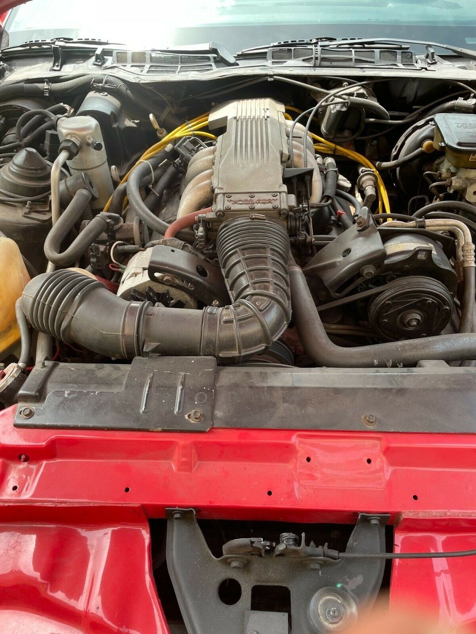 Chevrolet Camaro transformat in Ferrari