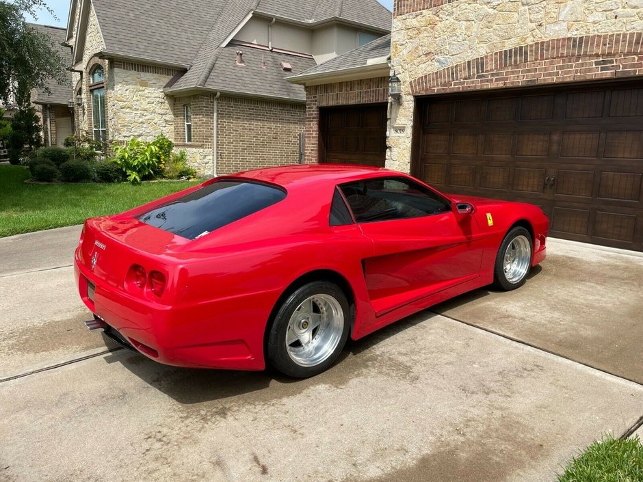 Chevrolet Camaro transformat in Ferrari