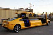 Chevrolet Camaro transformat in limuzina