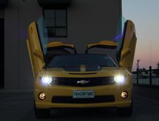 Chevrolet Camaro transformat in limuzina