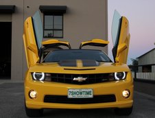 Chevrolet Camaro transformat in limuzina