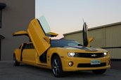 Chevrolet Camaro transformat in limuzina
