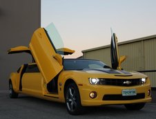 Chevrolet Camaro transformat in limuzina