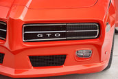 Chevrolet Camaro transformat in Pontiac GTO