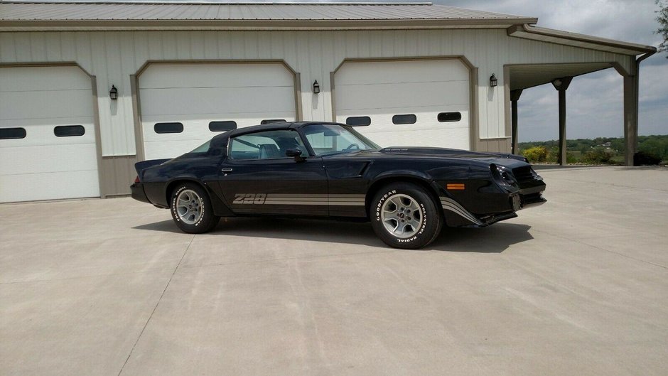 Chevrolet Camaro Z28 cu 85 de kilometri in bord