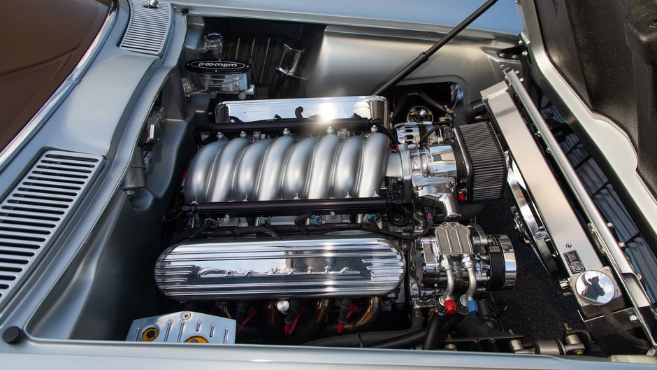 Chevrolet Corvette C2 cu motor LS3