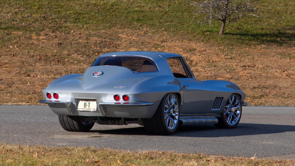 Chevrolet Corvette C2 cu motor LS3