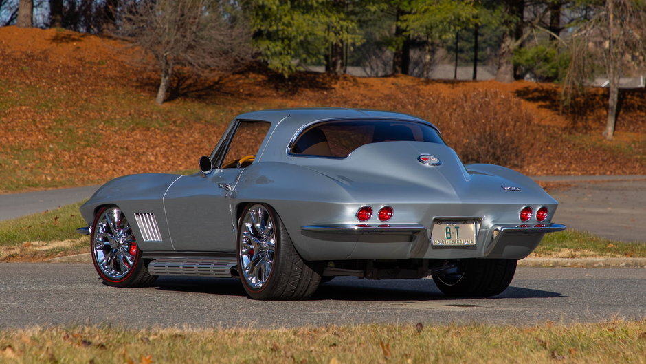 Chevrolet Corvette C2 cu motor LS3