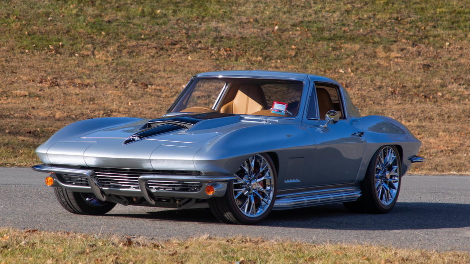 Chevrolet Corvette C2 cu motor LS3