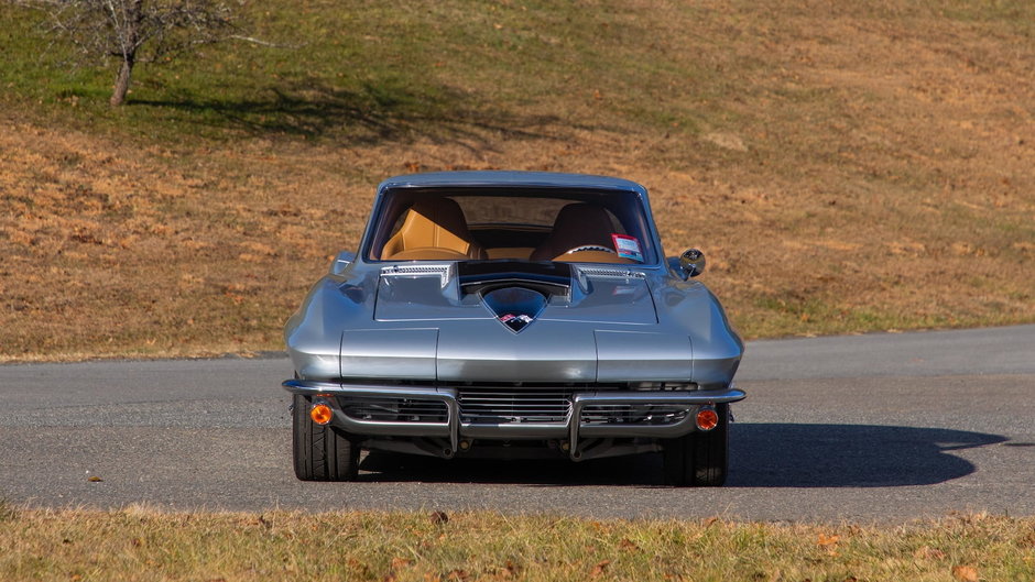 Chevrolet Corvette C2 cu motor LS3