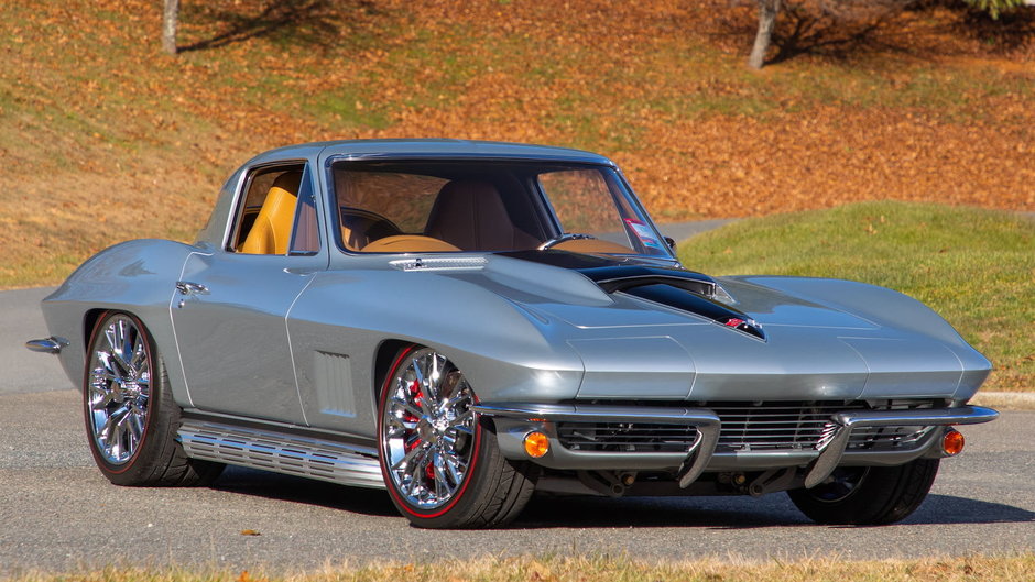 Chevrolet Corvette C2 cu motor LS3