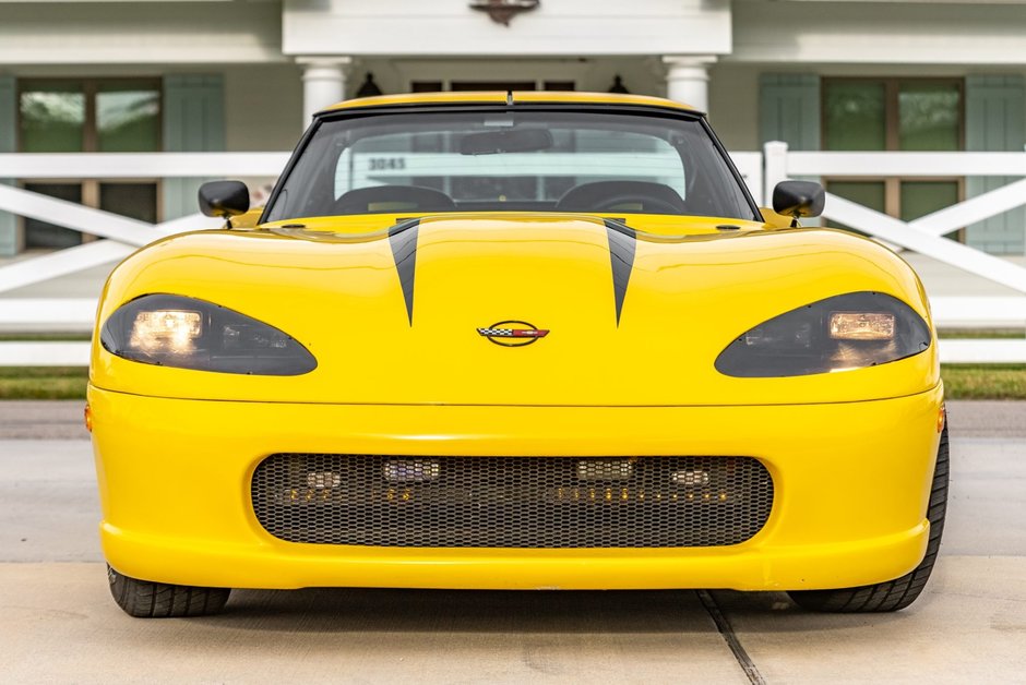 Chevrolet Corvette C3 transformat in Dodge Viper