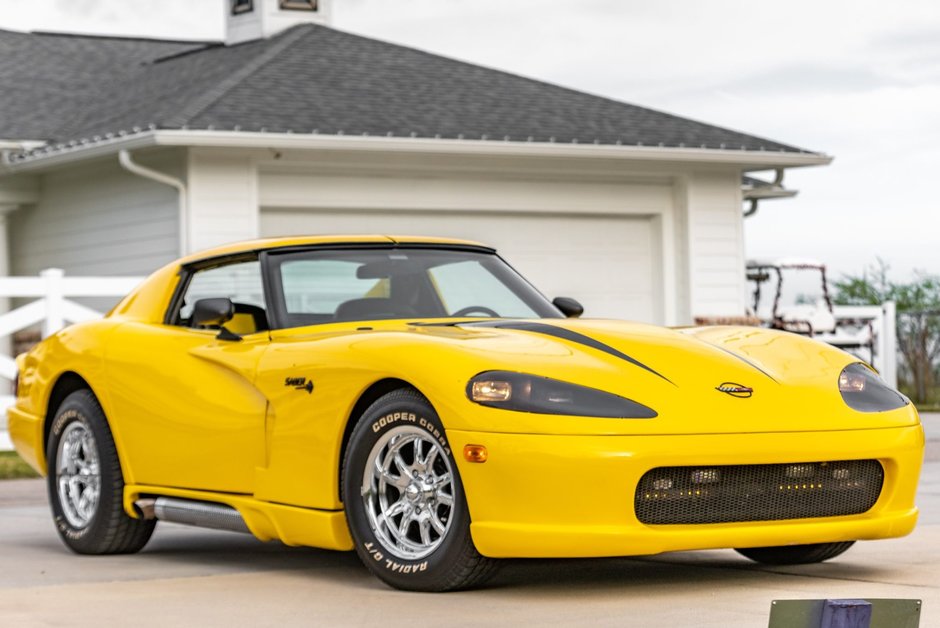 Chevrolet Corvette C3 transformat in Dodge Viper