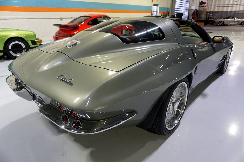 Chevrolet Corvette C6 transformat in Chevrolet Corvette C2