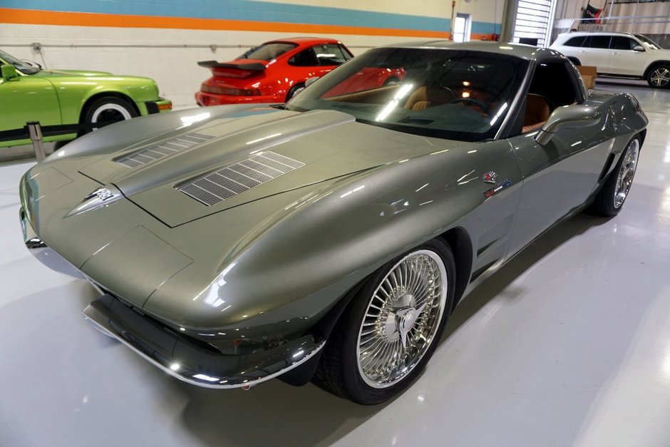 Chevrolet Corvette C6 transformat in Chevrolet Corvette C2