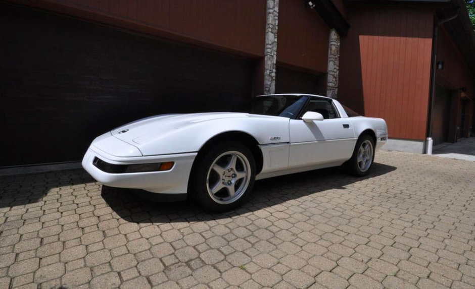 Chevrolet Corvette cu 2467 mile