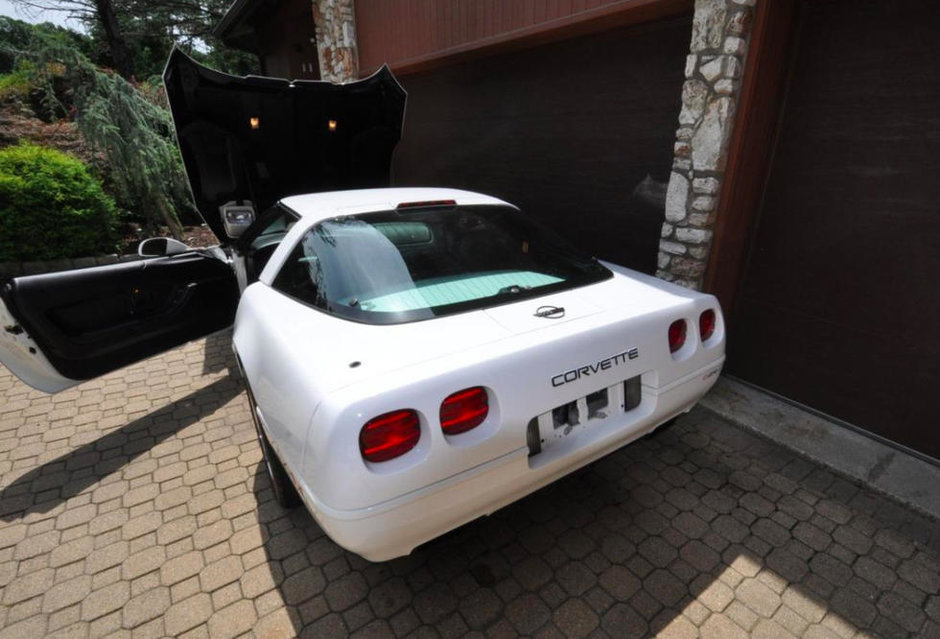 Chevrolet Corvette cu 2467 mile