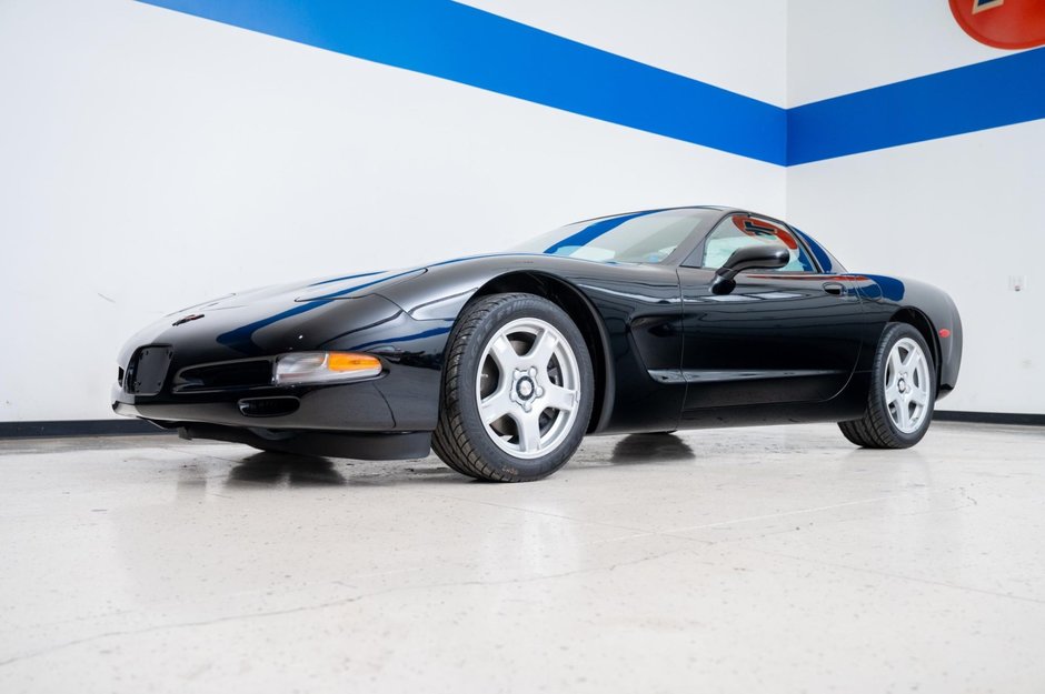 Chevrolet Corvette cu 27 de kilometri la bord