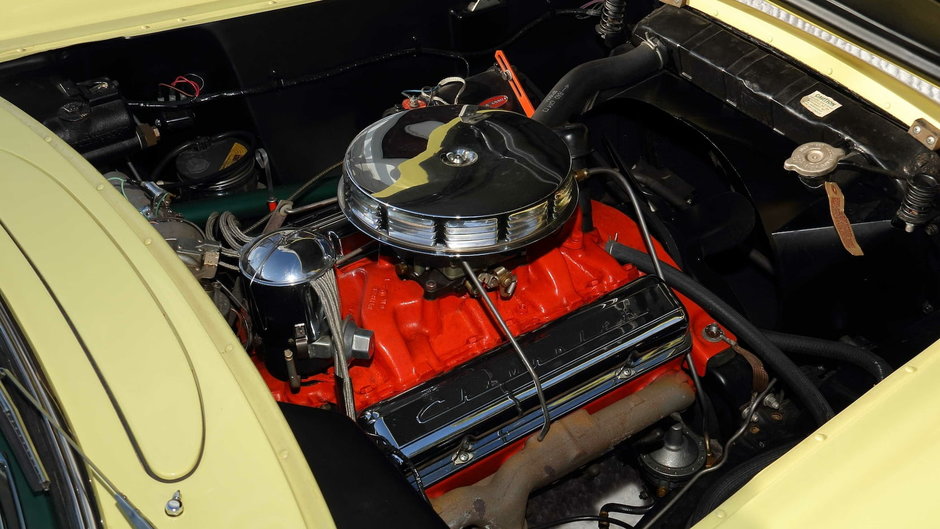 Chevrolet Corvette Roadster in Harvest Gold