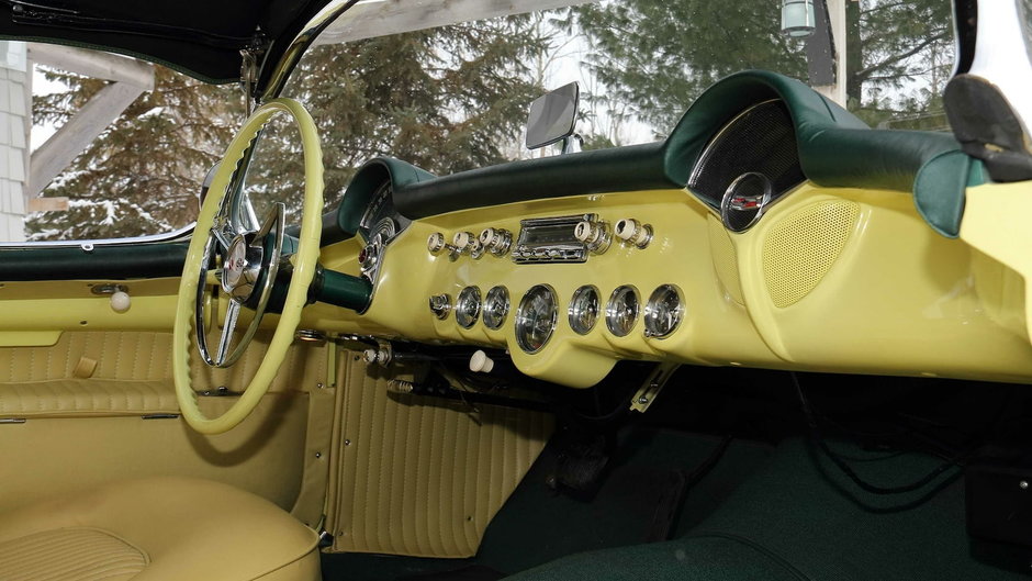 Chevrolet Corvette Roadster in Harvest Gold