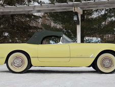 Chevrolet Corvette Roadster in Harvest Gold