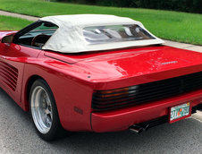 Chevrolet Corvette transformat in Ferrari Testarossa