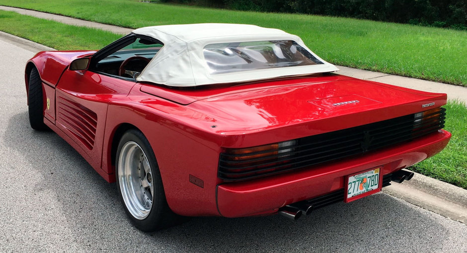 Chevrolet Corvette transformat in Ferrari Testarossa