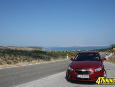 Chevrolet Cruze hatchback - drumuri de asfalt si piatra in Croatia