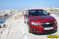 Chevrolet Cruze hatchback - drumuri de asfalt si piatra in Croatia